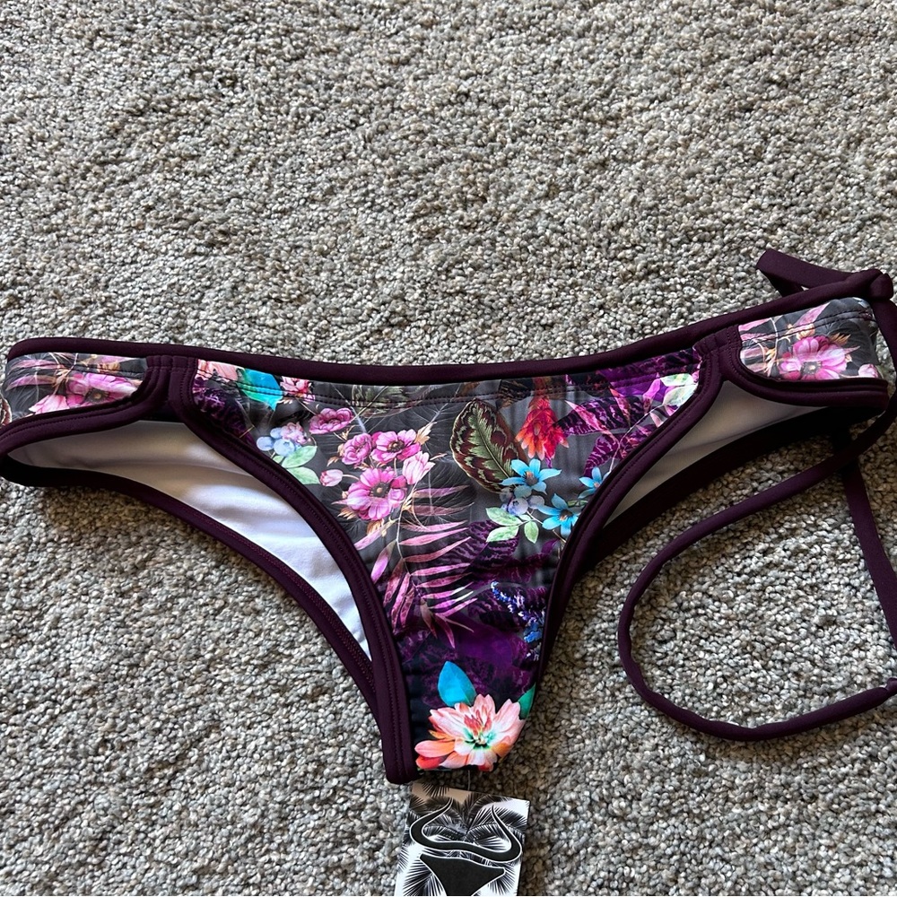 NWT Del Toro flora print scrunch butt bikini bottom